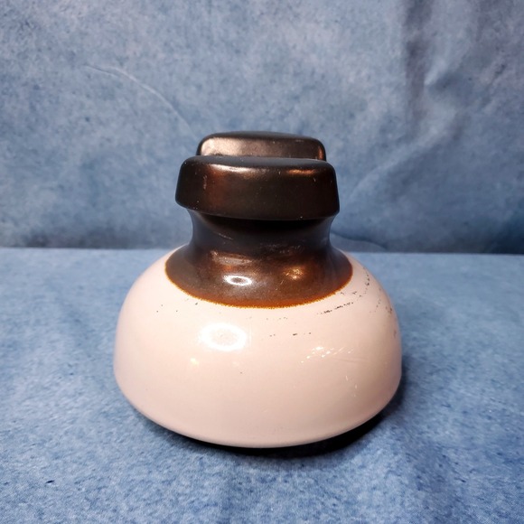 Vintage SBT Ohio Brass Co. Two-Tone Brown & White Porcelain Saddle Insulator - Picture 5 of 10